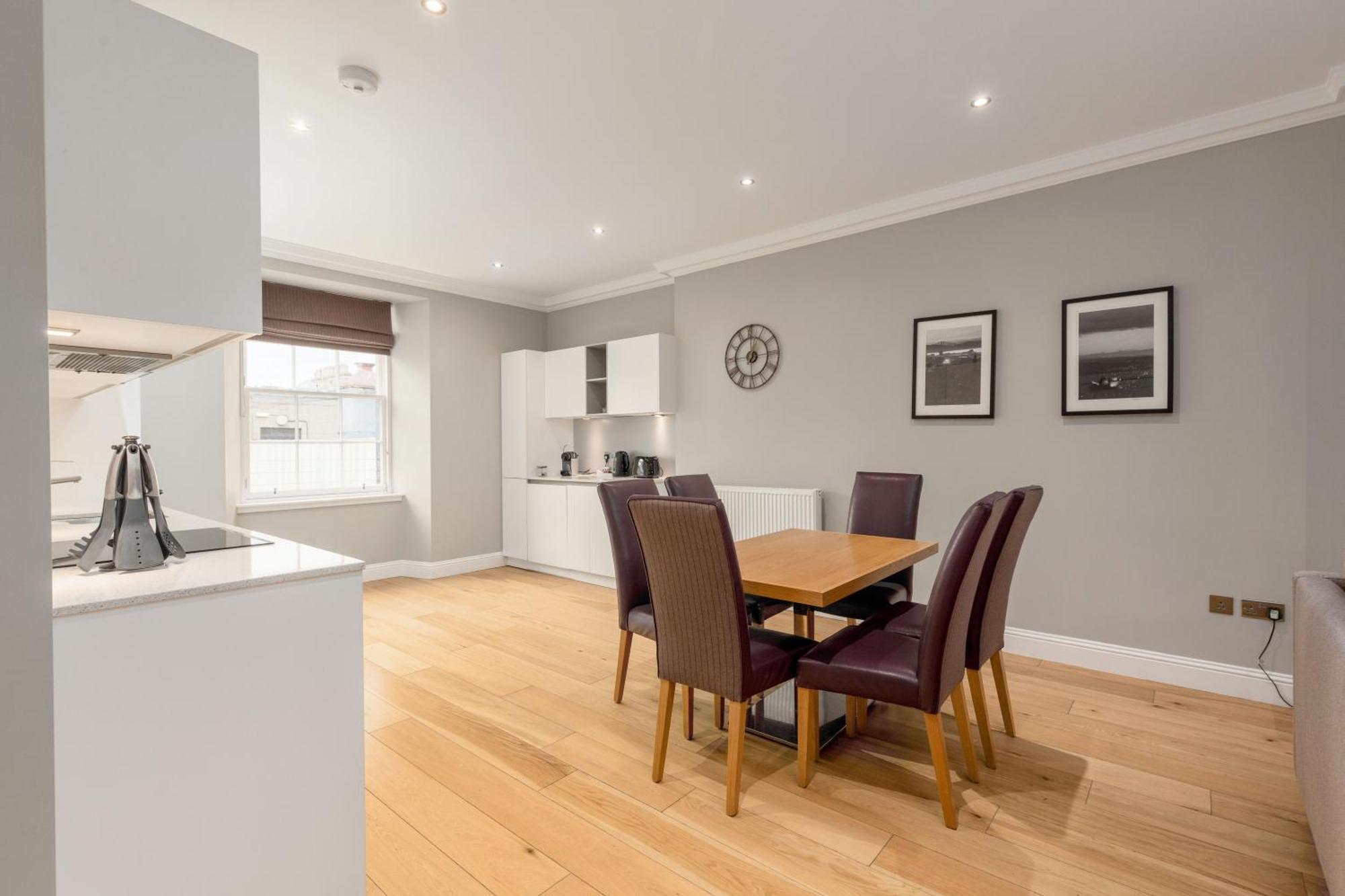 Destiny Scotland - Princes Street Residence เอดินบะระ ภายนอก รูปภาพ