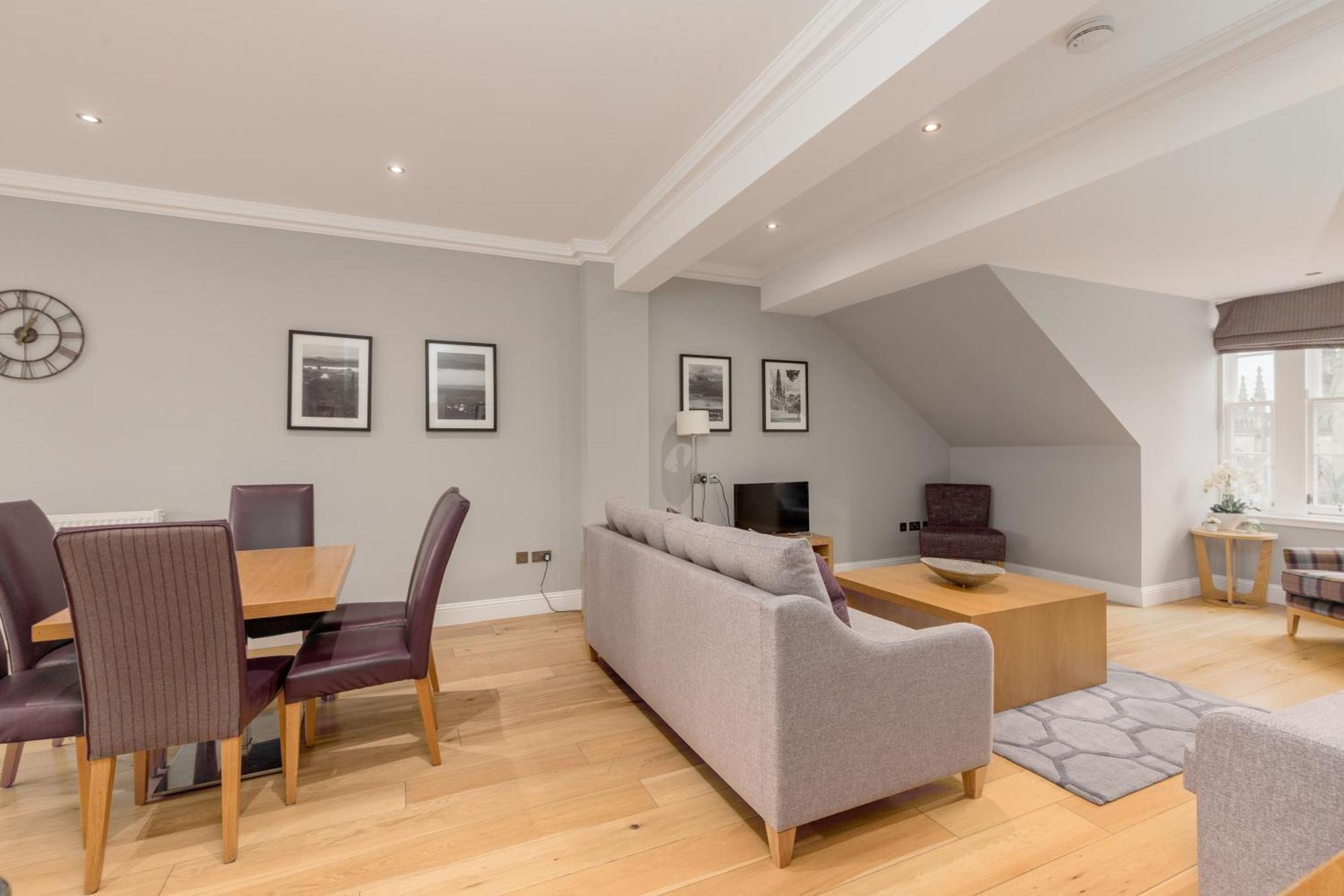 Destiny Scotland - Princes Street Residence เอดินบะระ ภายนอก รูปภาพ