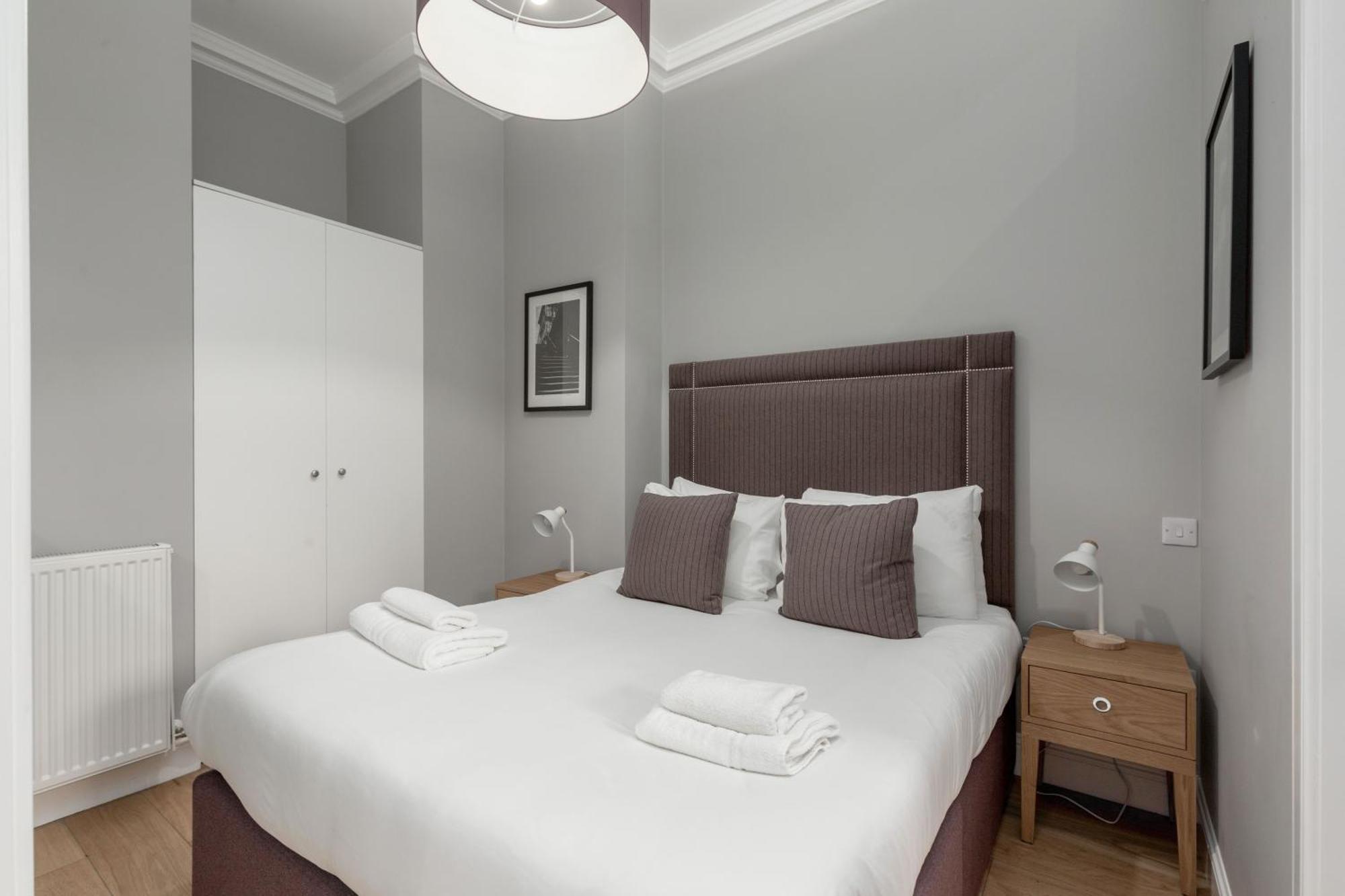 Destiny Scotland - Princes Street Residence เอดินบะระ ภายนอก รูปภาพ